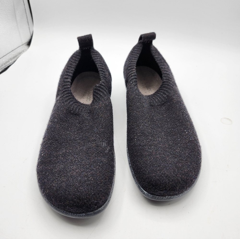 Naot Black Slip-On Strech Knit Vegan Sneakers Sz 40